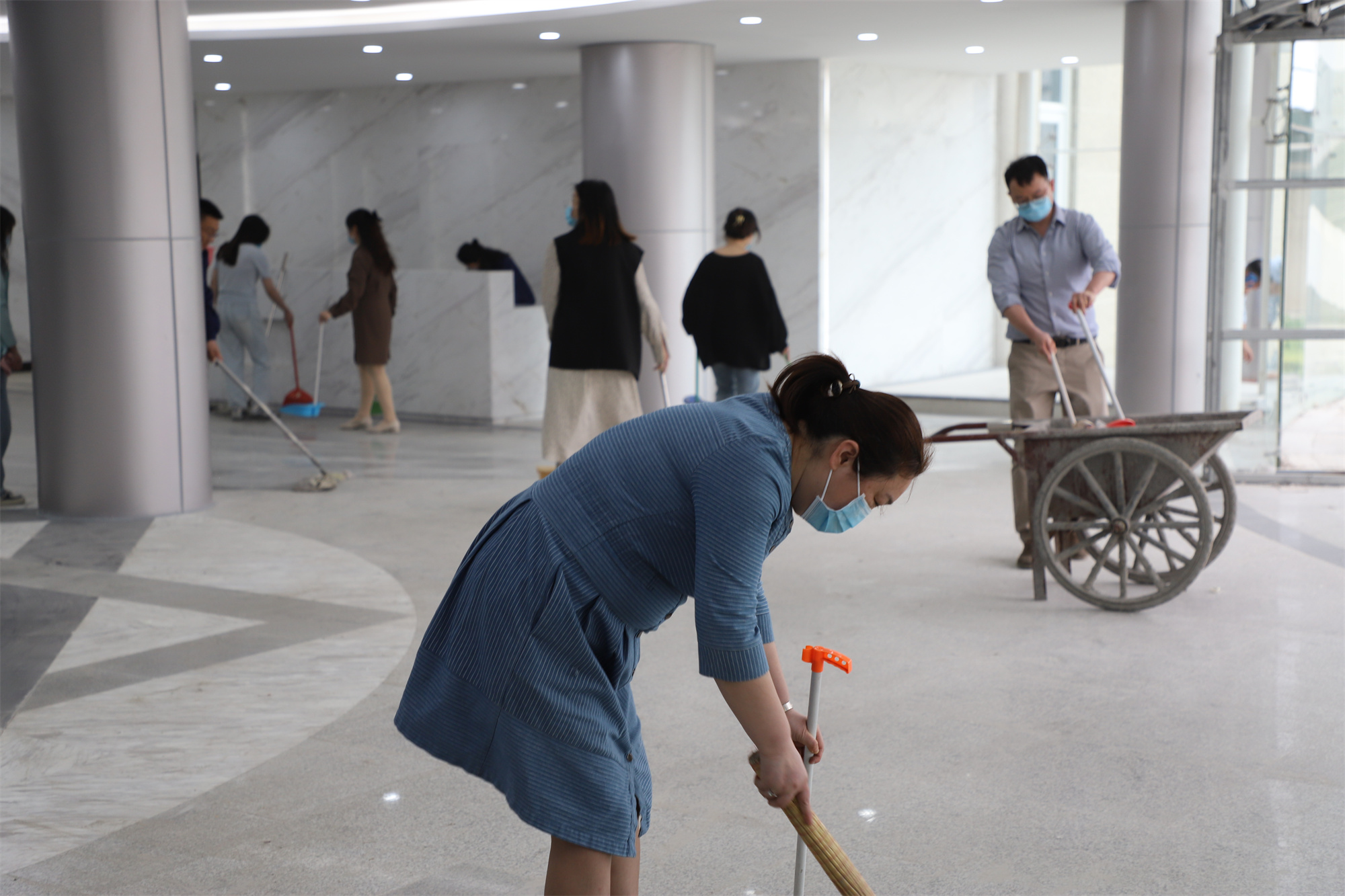 澳亚国际集团机关党支部开展“党员志愿服务”活动